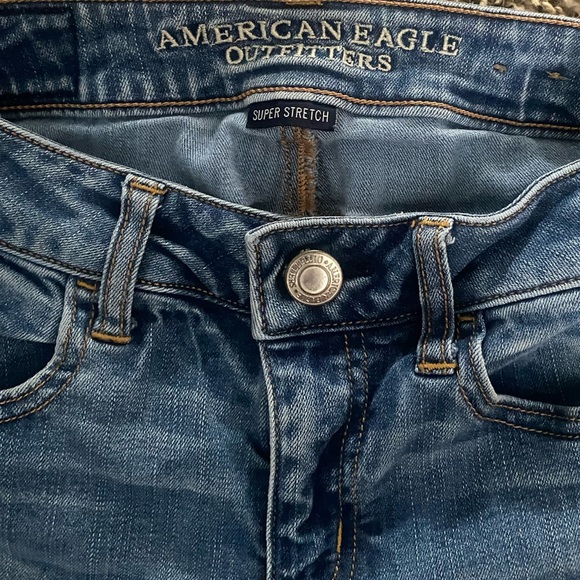 American Eagle Outfitters light wash jegging - Picture 2 of 3